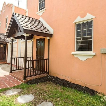 2-Story Townhome With Private Pool, Ideal For Group! Christ Church Eksteriør bilde
