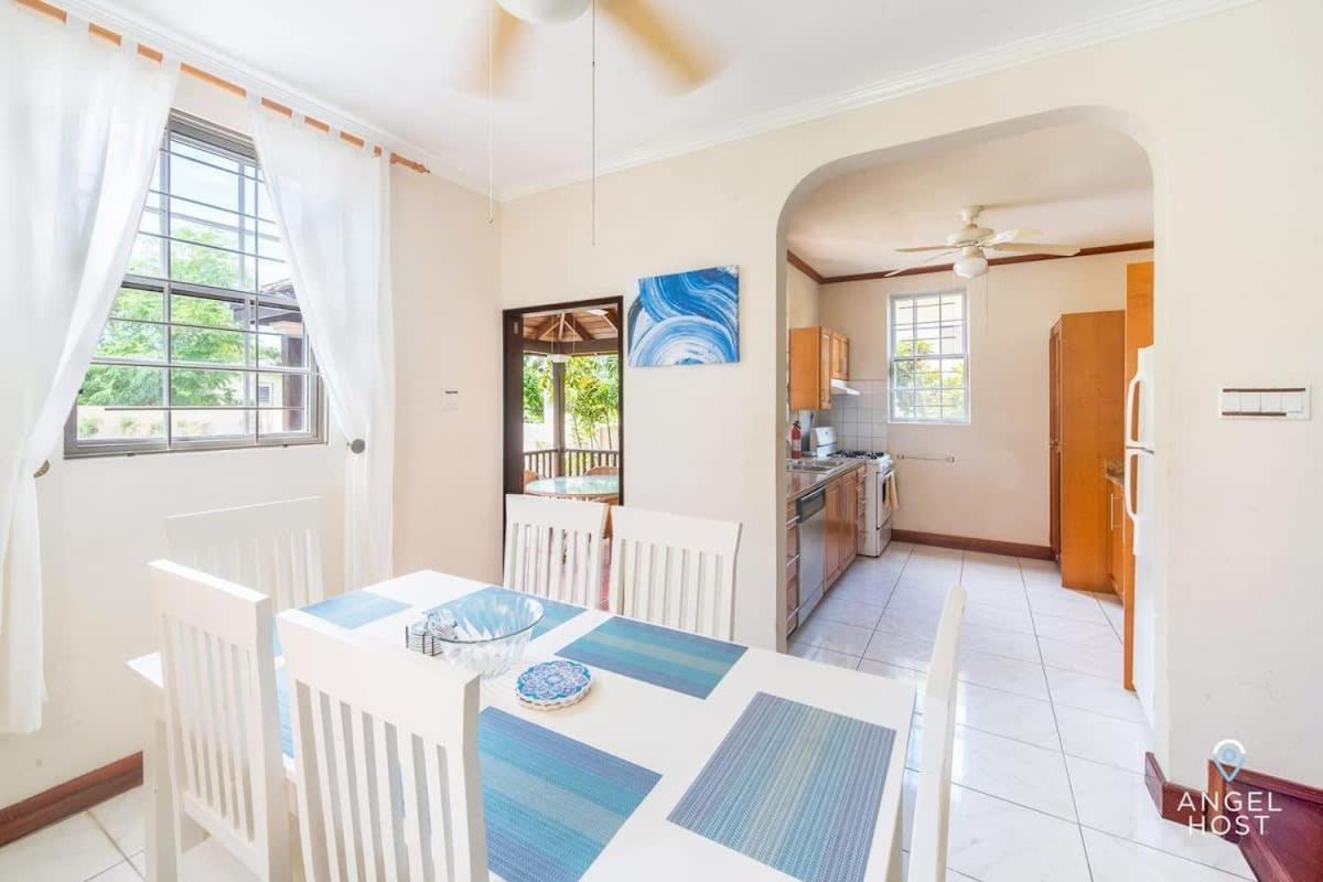 2-Story Townhome With Private Pool, Ideal For Group! Christ Church Eksteriør bilde