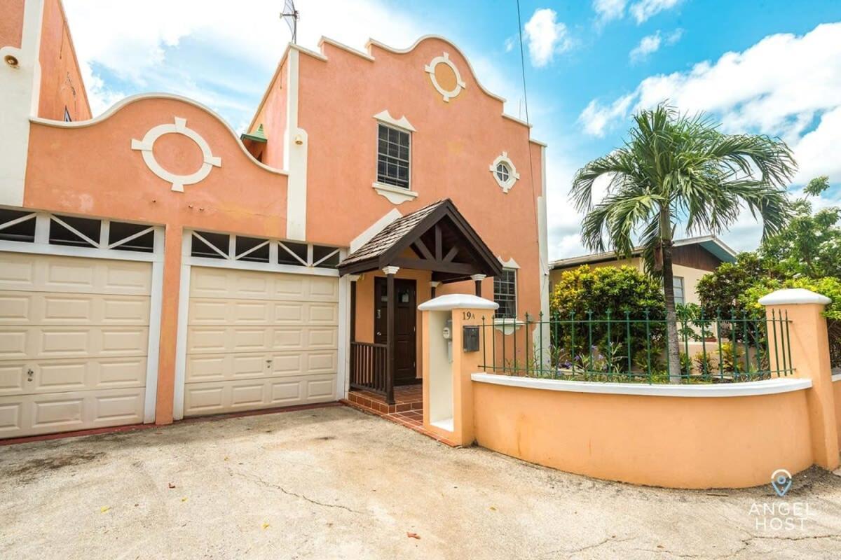 2-Story Townhome With Private Pool, Ideal For Group! Christ Church Eksteriør bilde