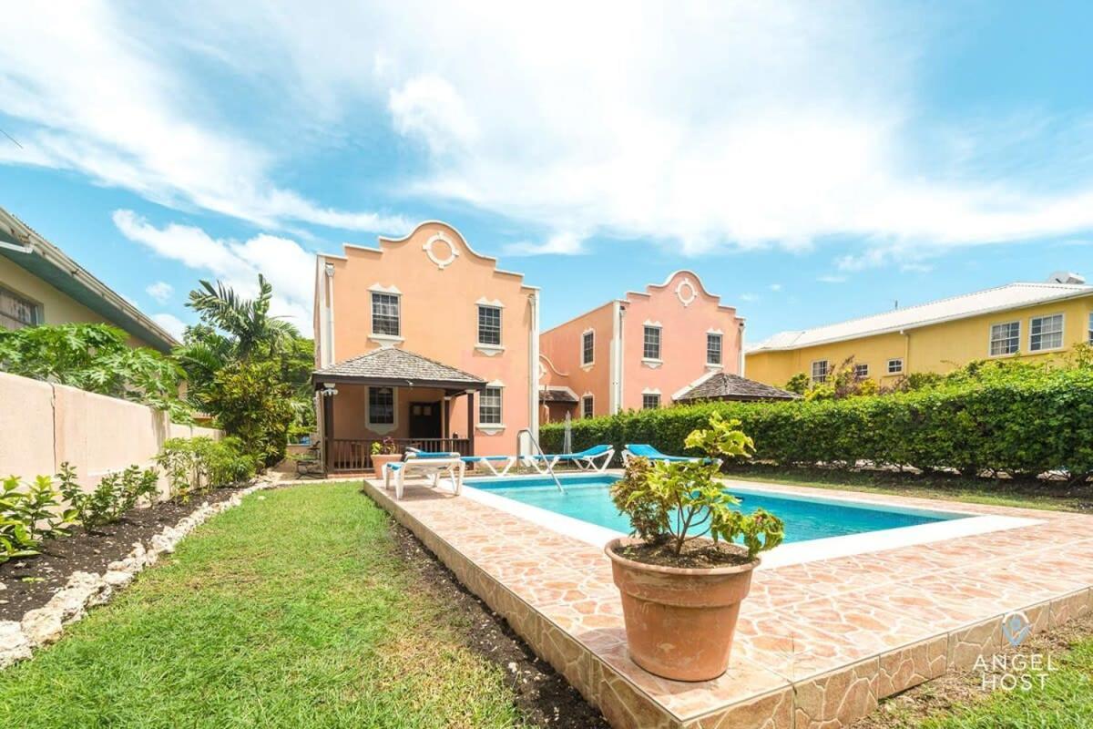 2-Story Townhome With Private Pool, Ideal For Group! Christ Church Eksteriør bilde